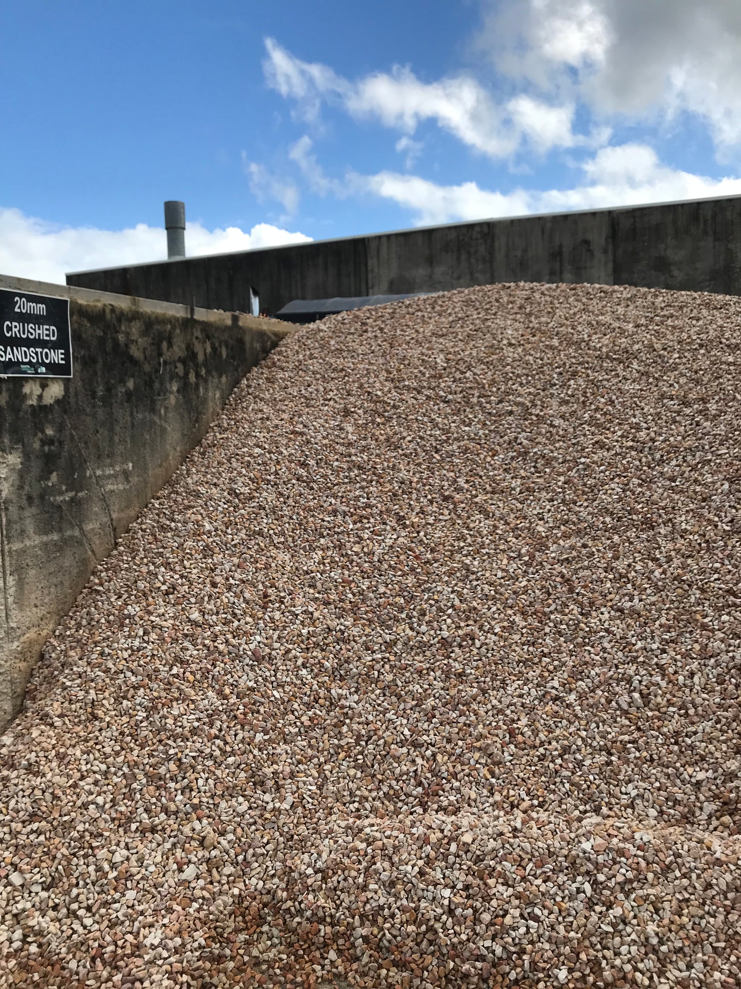 Pebbles Crushed Sandstone 20-30mm