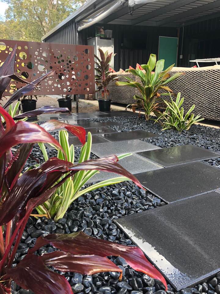 Mulch Your Garden Beds, Clean Up Your Pavers; Let Us Help You Get Christmas Ready!